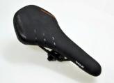 ASIENTO MTB WKNS O ANDES (280X145) NEGRO C/DET COLOR AMA FL ROJ FL VERD FL AZU FL