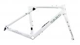 SET CUADRO+HOR+CAÑO SARS GENUINE GRAVEL CARB .EJE PASANTE DELYTRAS 12X100/142, C/BASCULANTE P/ABSORCION DE VIBRACIONES+ BOLSILLO DE GUARDADO. T: S-45CM (2.03KG)/M-48CM (2.06KG)/L- 51CM (2.1KG). CAJA ROSC 47MM NO INC. COL. BLANCO TORNAZOLADO.